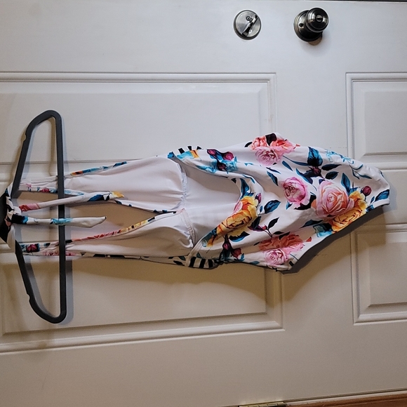 Cupshe, 1 piece, bathing suit, floral, stripe, size xl - Picture 2 of 2
